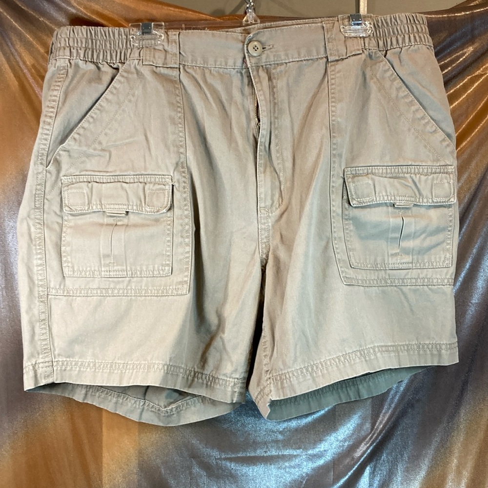 Great northwest khaki cargo shorts. 42” waist. 6” inseam 203